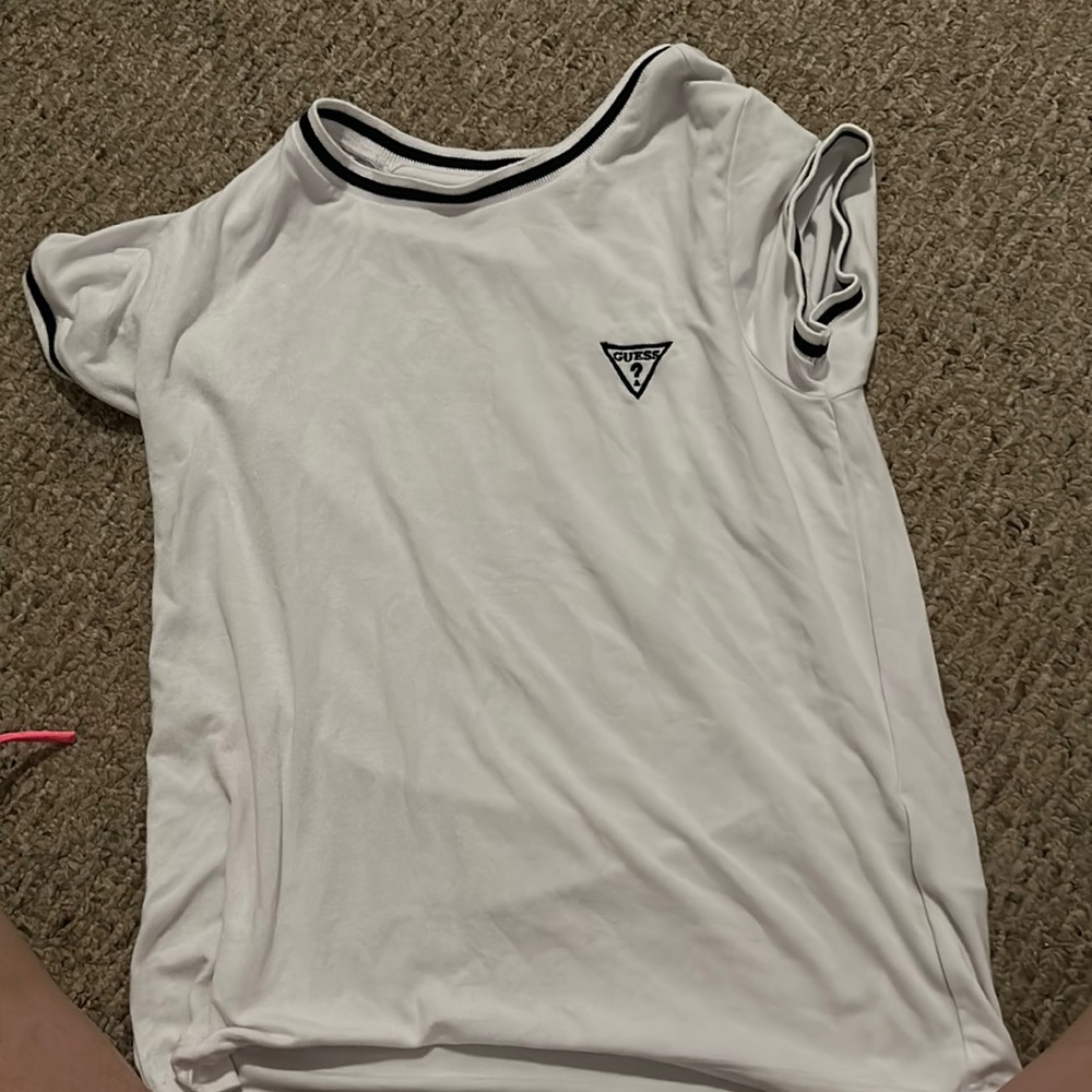 Guess Tshirt